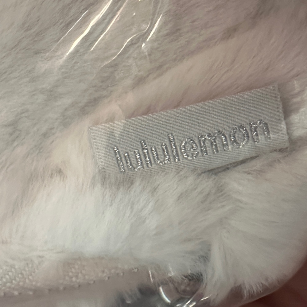 Lululemon Bone Plush Fleece Everywhere Belt Bag NWT - Picture 5 of 5